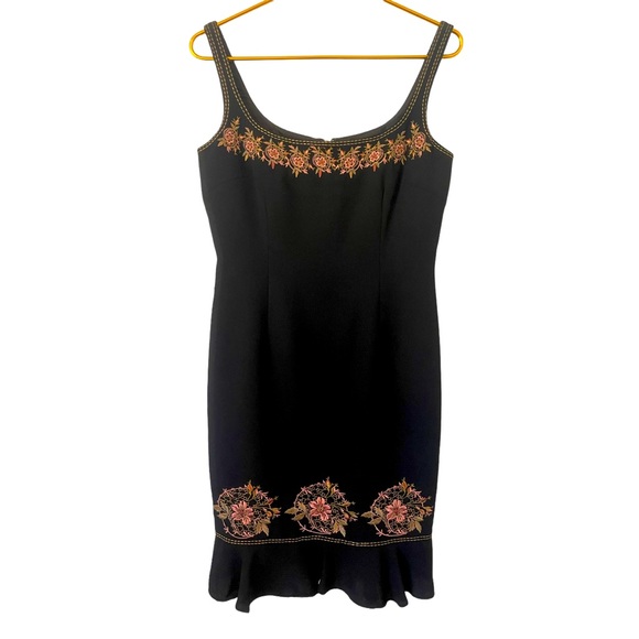 Maggy London Little Black‎ Dress with Floral Embroidery Size 6 - Picture 1 of 3